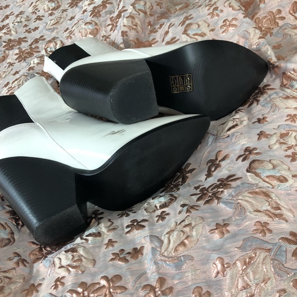 White cowboy inspired bootie - Picture 5 of 5